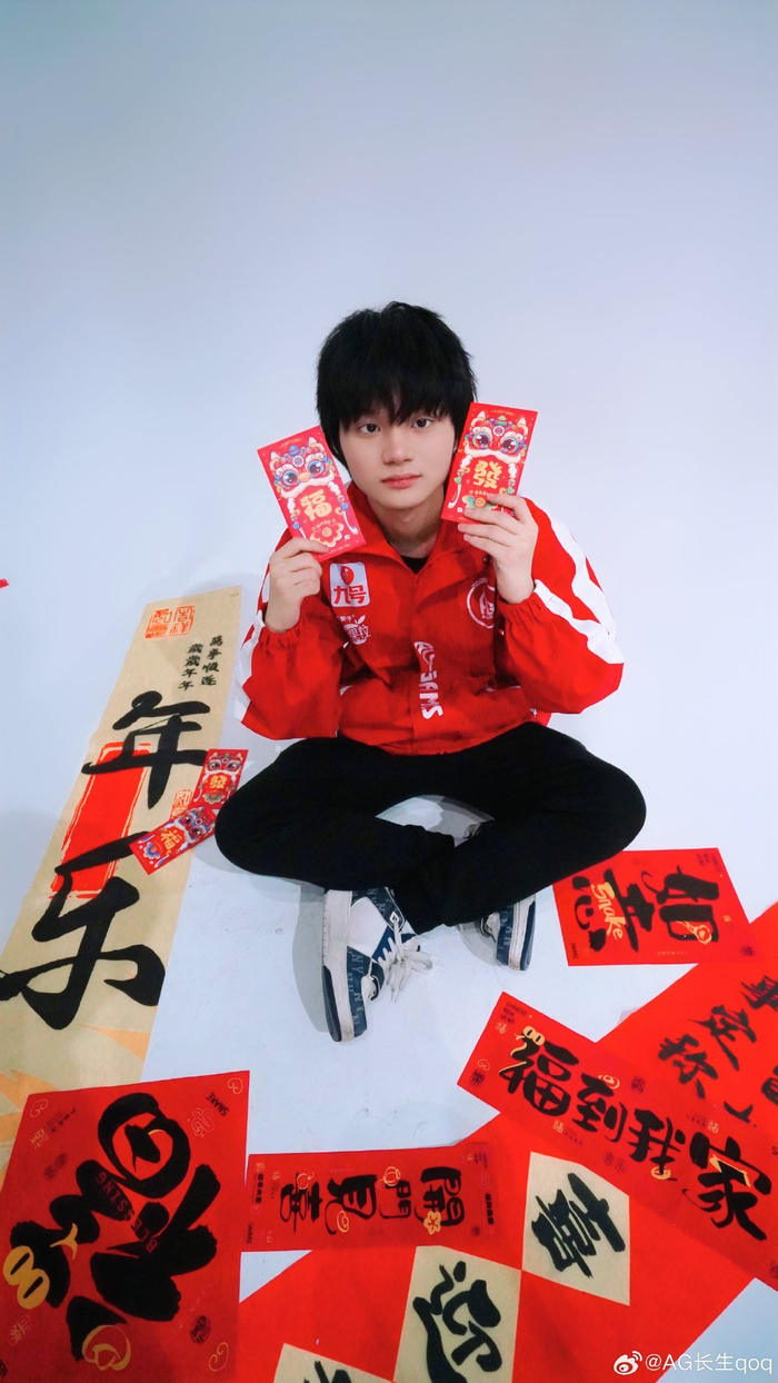 德扑里的“等级压制”：解析职业玩家是如何通过策略降维打击业余玩家。（德州扑克的实力压制：职业玩家如何以策略降维打击业余选手）